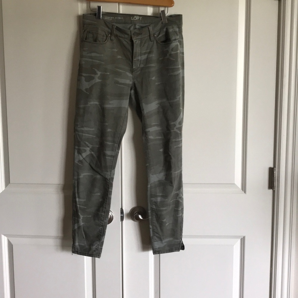 LOFT camo modern skinny ankle jean legging